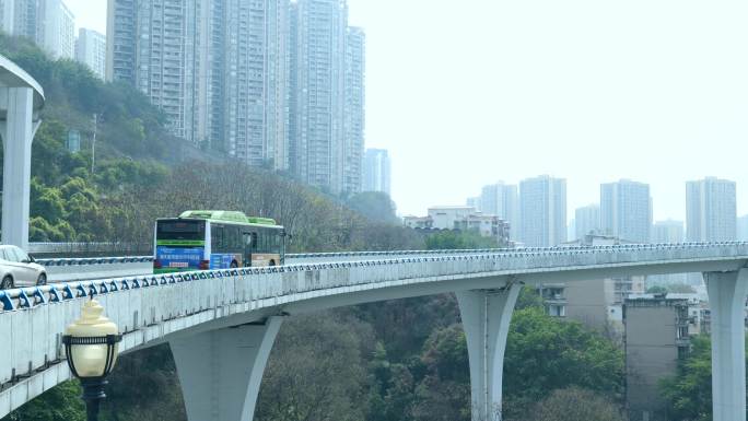 行驶在立交桥的车辆重庆苏家坝