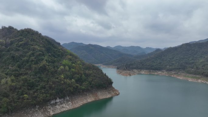 航拍襄阳谷城八仙洞水库山水自然风光