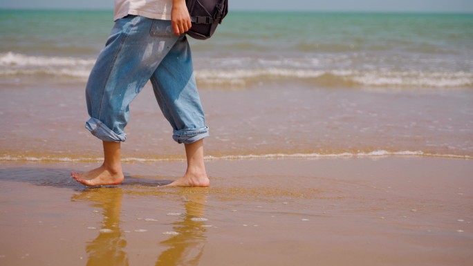 游客海滩上沙滩海滩大海海浪海水浪花希望