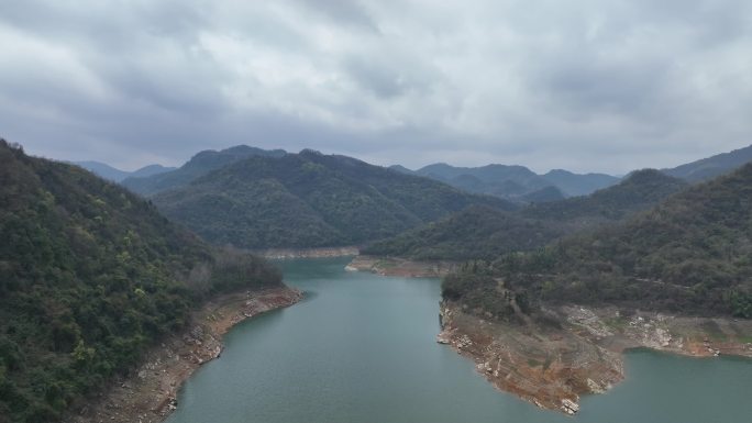 航拍襄阳谷城八仙洞水库山水自然风光