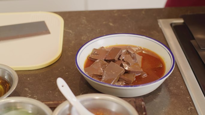 4K陕西美食辣子蒜羊血 美食 厨艺