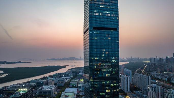 深圳福田保税区长富金茂大厦日转夜夜景延时