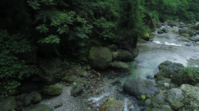 航拍夏日峨眉后山大沟山泉溪流美丽景色