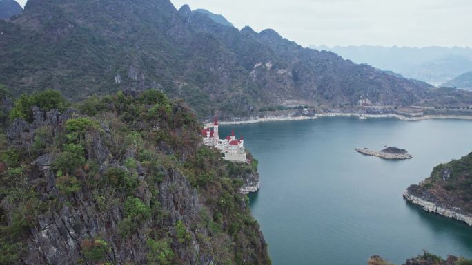 藏在贵州深山中的一座中国版的天鹅堡