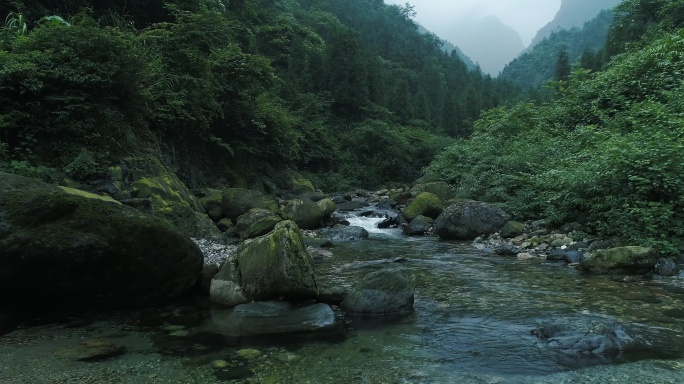 航拍峨眉山后山大山深处清澈溪流自然风景