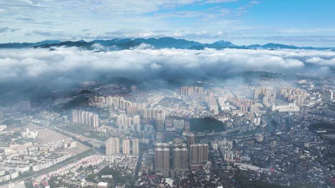 云海下的县城市延时视频航拍素材翻滚平流雾