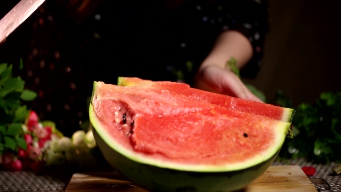 【镜头合集】夏季水果西瓜的保鲜方法挑选1
