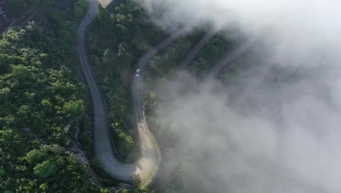 宁波宁海城区杜鹃山盘山公路云雾