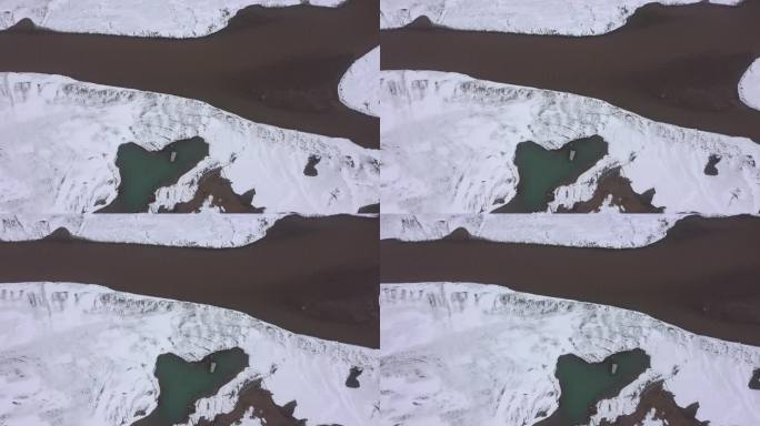 俯拍冬季冰河溪流