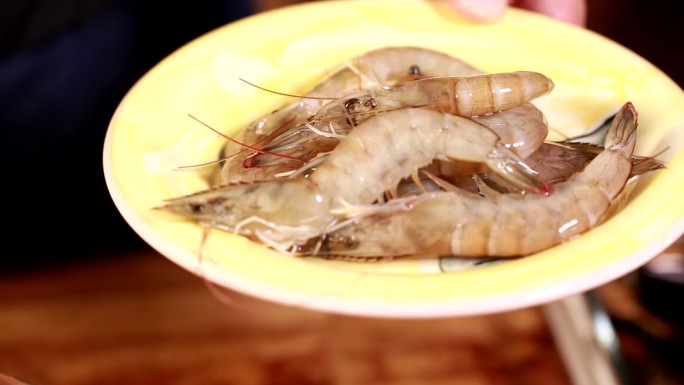 【镜头合集】清洗皮皮虾处理虾爬子海鲜1