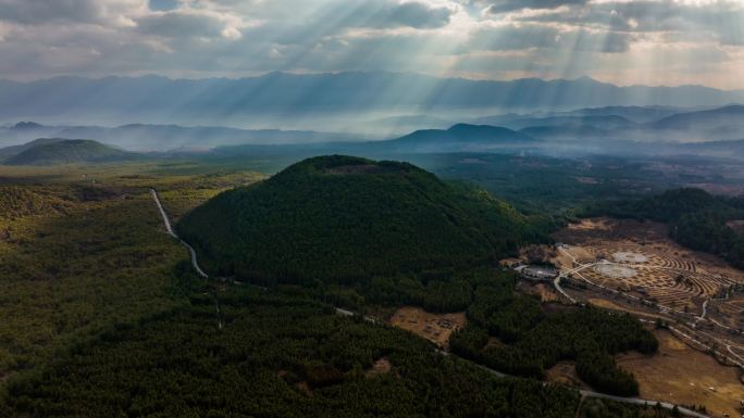 腾冲火山公园丁达尔光延时