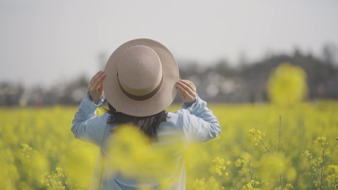 唯美油菜花女生背影浪漫爱情小清新亲近自然