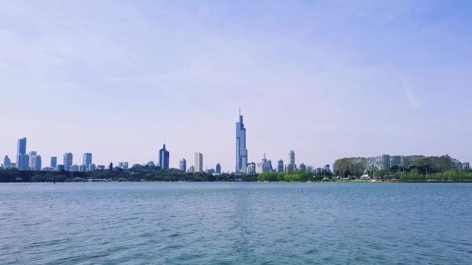 南京玄武湖紫峰大厦风景
