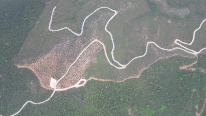 山区赛道盘山路俯瞰