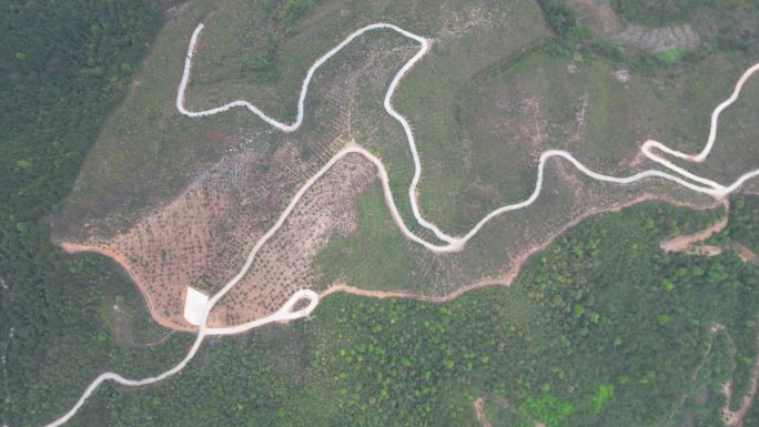 山区赛道盘山路俯瞰