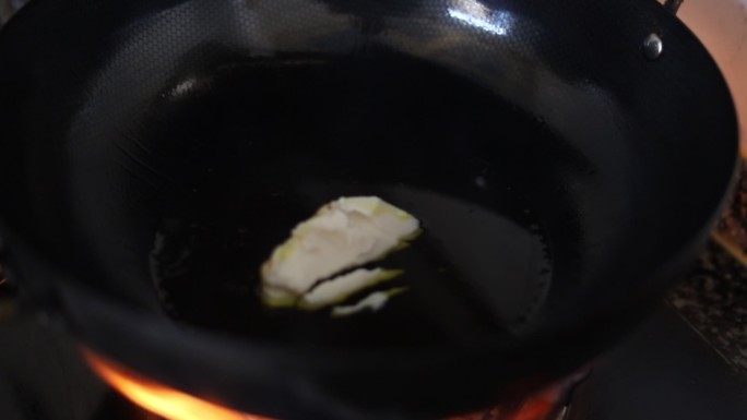 炒菜时锅里的猪油