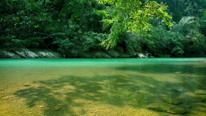 云南风景绿水青山清澈河水唯美自然风光