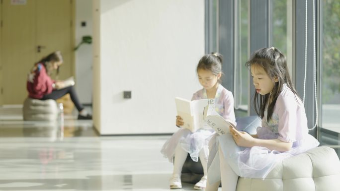 儿童阅读安静学习青少年阅读室图书馆书店