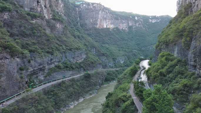 台镇赤水河美酒河山区峡谷航拍巨石画河流