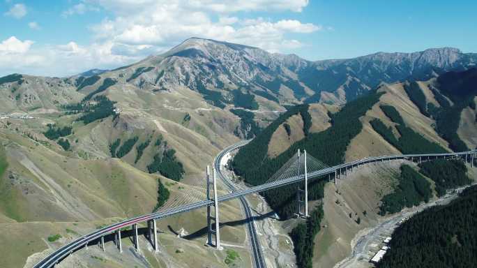 新疆伊犁果子沟大桥航拍风景
