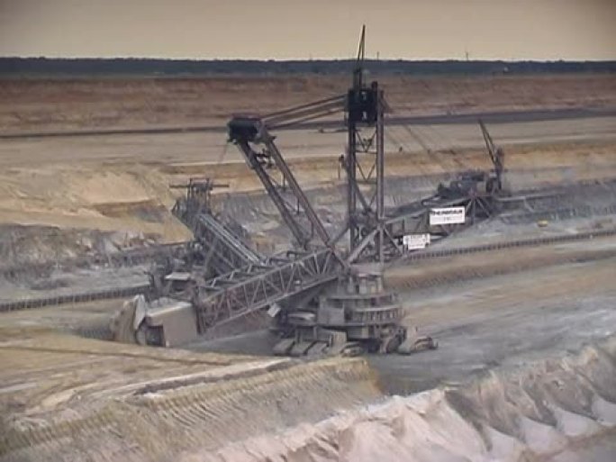 DV: 巨型褐煤挖掘机