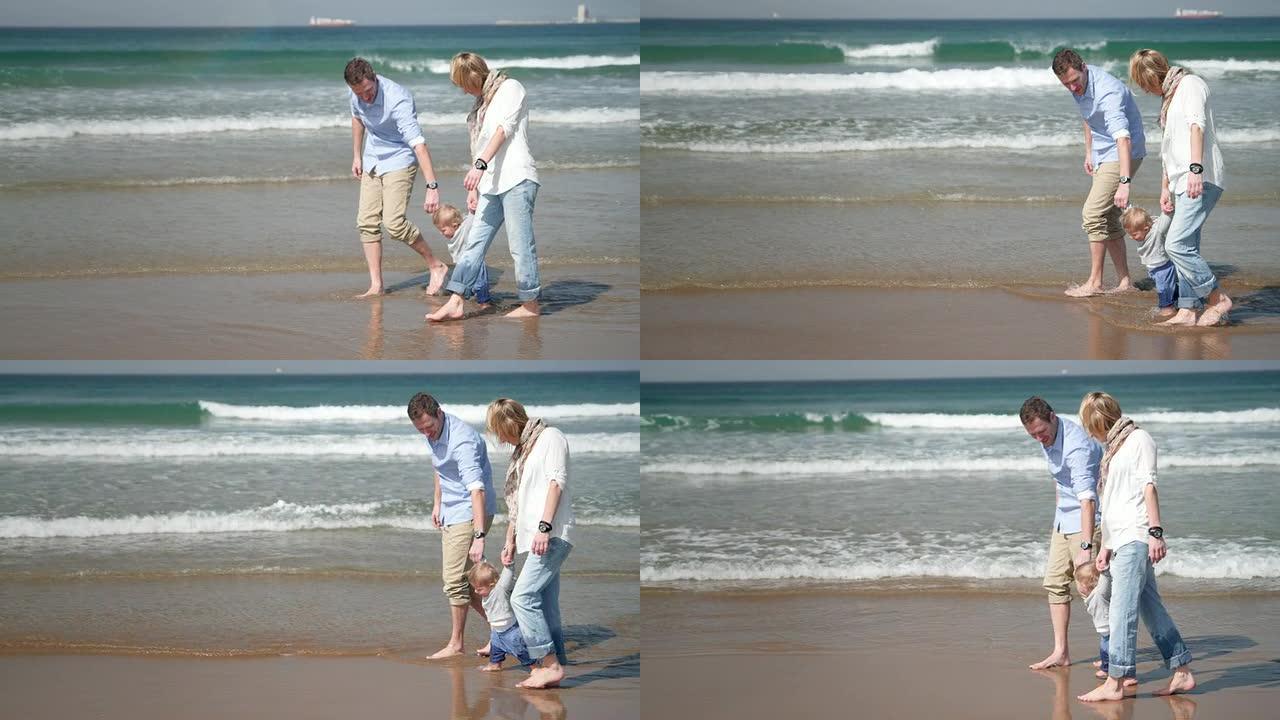 海滩上的家人海滩上的家人手拉手大海散步