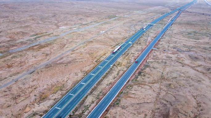 航拍高速公路 公路运输 风电叶片运输