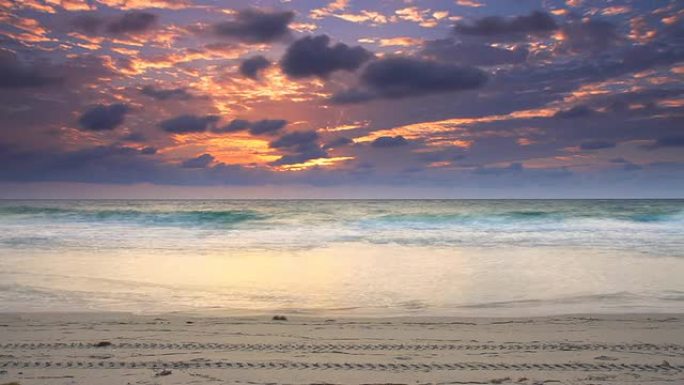 高清时间洛杉矶：佛罗里达海滩上的Candid Sunrise
