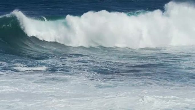 海浪破碎和飞溅海浪延时海边浪花白色浪排