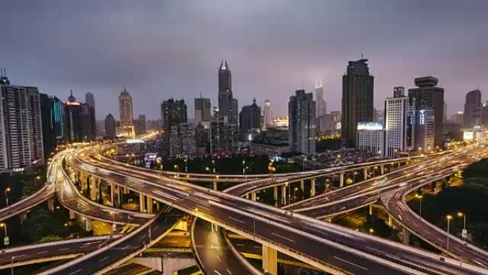 T/L WS哈子高峰时段交通螺旋延安桥周围，昼夜过渡/中国上海