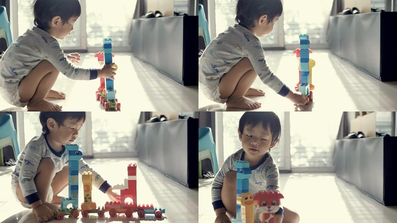 玩玩具车的男婴。纸尿裤宝宝