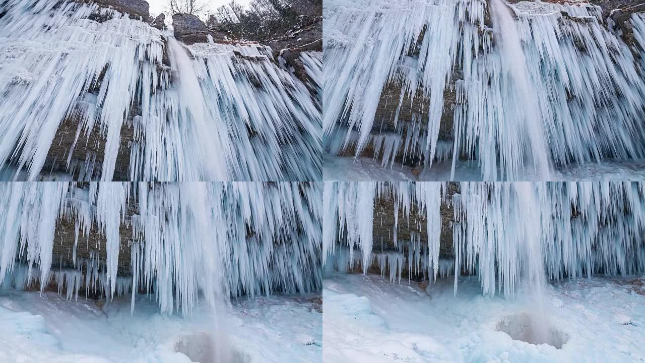 冬季景观中的福森瀑布