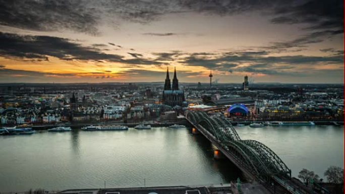 德国，科隆，展望莱茵河和霍亨索伦大桥的天际线