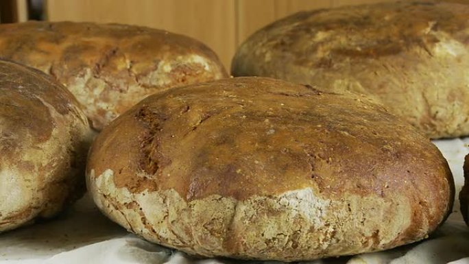 HD DOLLY：新鲜烘焙的生物农民面包