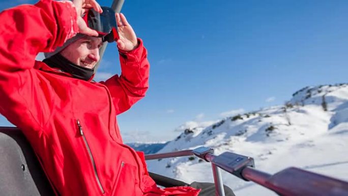 在升降椅上浸泡在冬天的阳光下时，取下滑雪护目镜