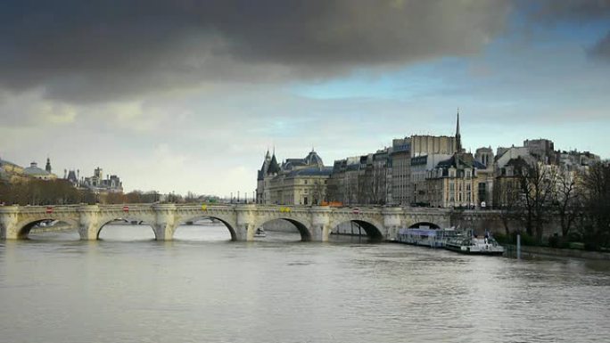 巴黎新桥旅行乌云游船