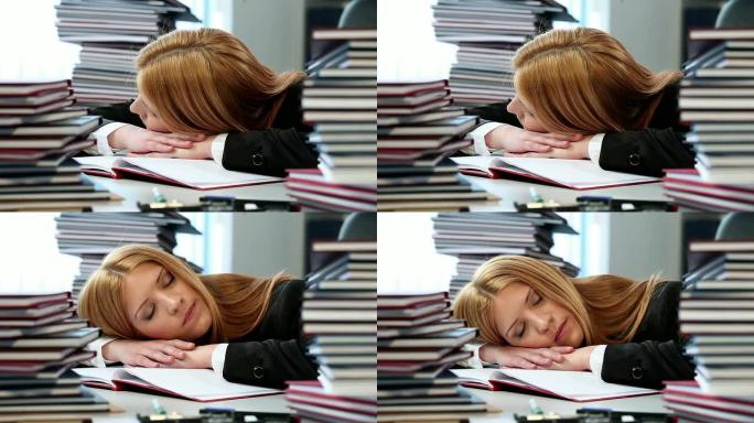 工作时睡着工作时睡着压力疲惫加班