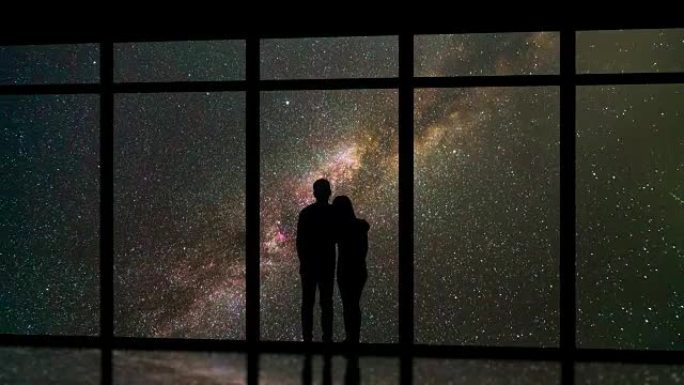 站在流星雨背景上靠近窗户的男人和女人