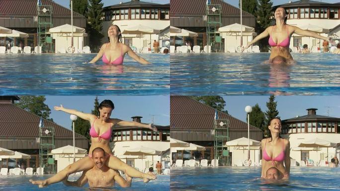 HD：情侣在泳池里玩得很开心