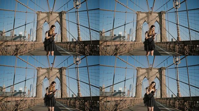 年轻快乐的白人妇女在纽约布鲁克林大桥使用智能手机。女商人使用购物应用程序4K