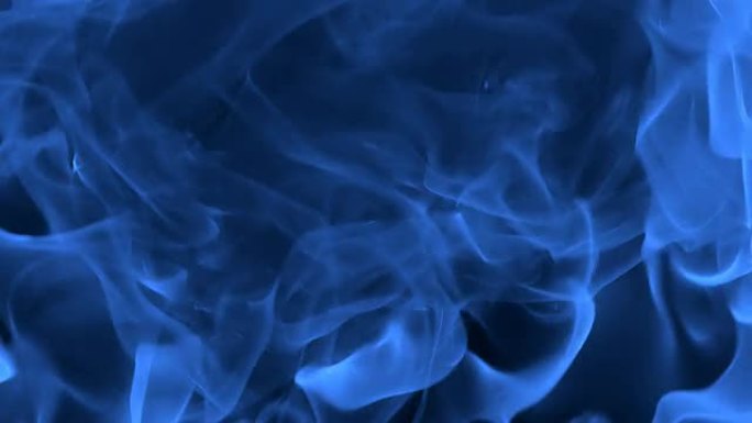 高清慢动作：蓝色燃烧的火焰
