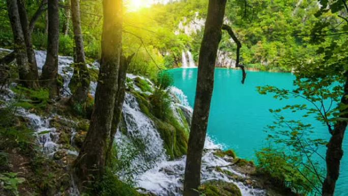 慢动作: 克罗地亚普利特维采国家公园的小瀑布