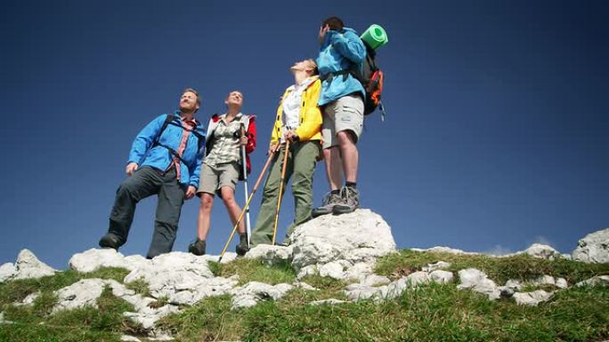 登山背包客登山背包客滑翔