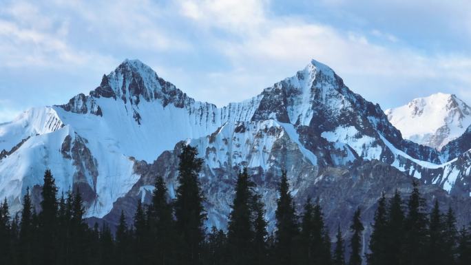 夏塔唐布拉雪山航拍