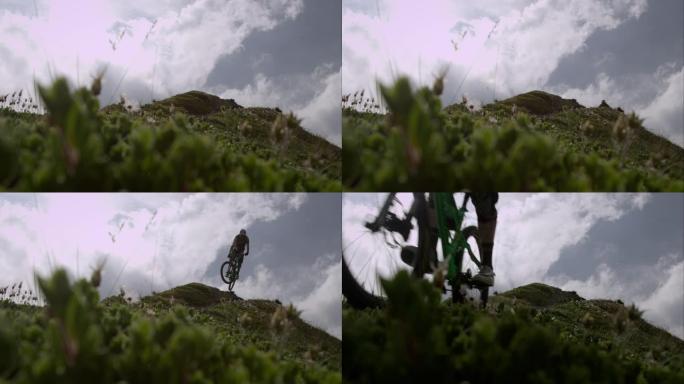 山地自行车手跳过一些岩石