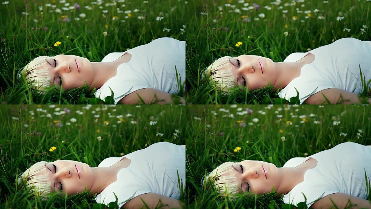 HD DOLLY：黄昏时睡在草地上的女人