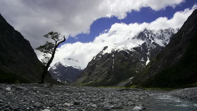 米尔福德湾米尔福德湾雪山