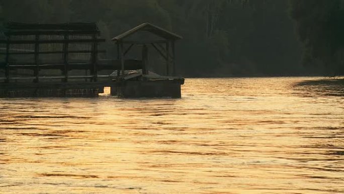 高清慢动作：穆尔河上的水车