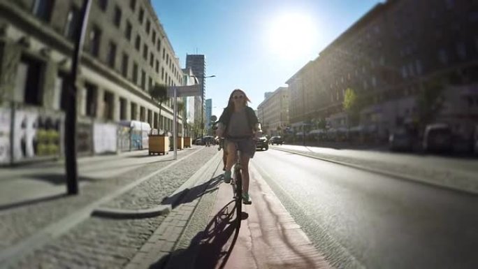 城市自行车。街头骑车