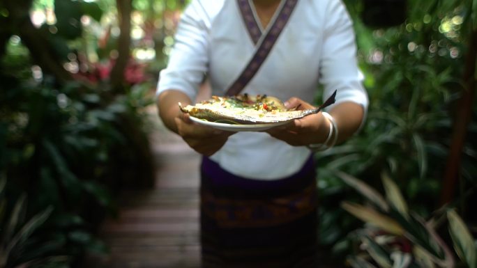 美食 旅游节目 端盘子 云南美食 旅游